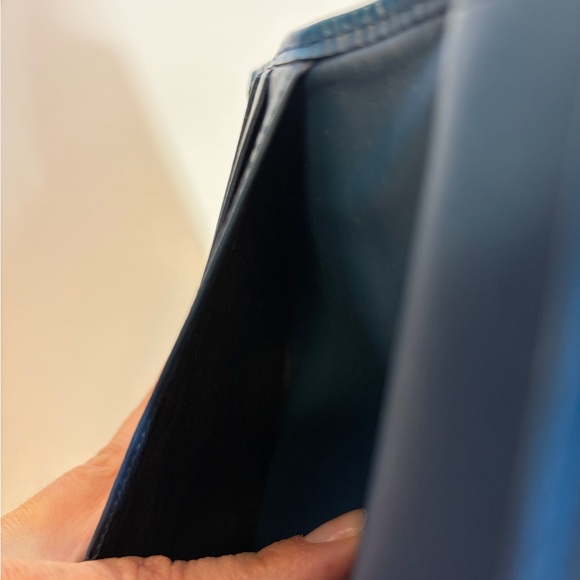 Louis Vuitton Blue Epi Wallet - Picture 8 of 10